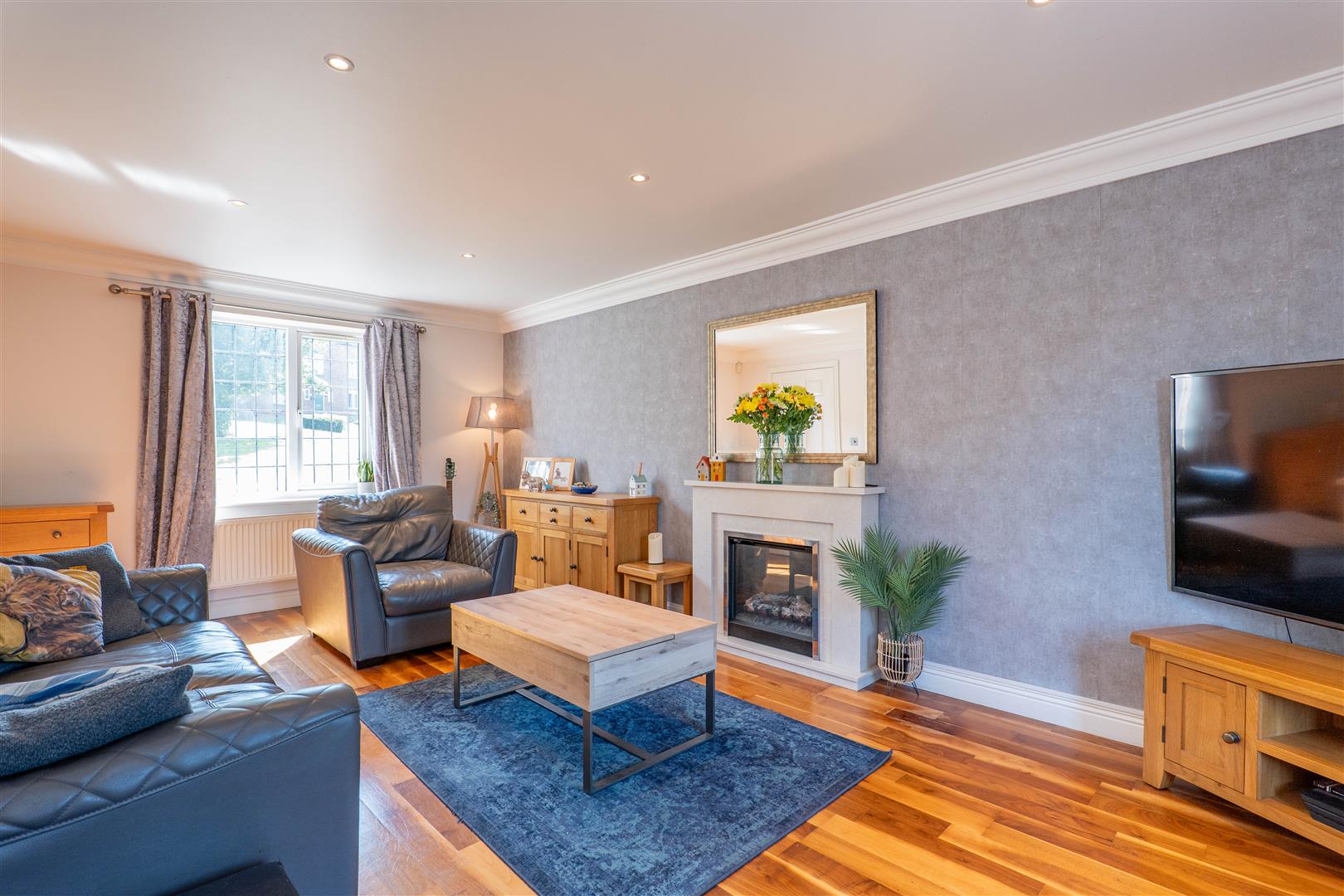 5 bed property in Fairview Drive, Chorley